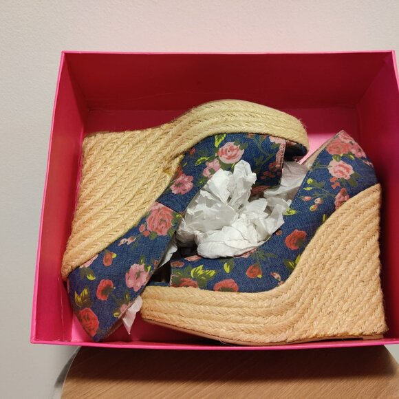 Betsey Johnson Wedge shoe - Picture 5 of 6